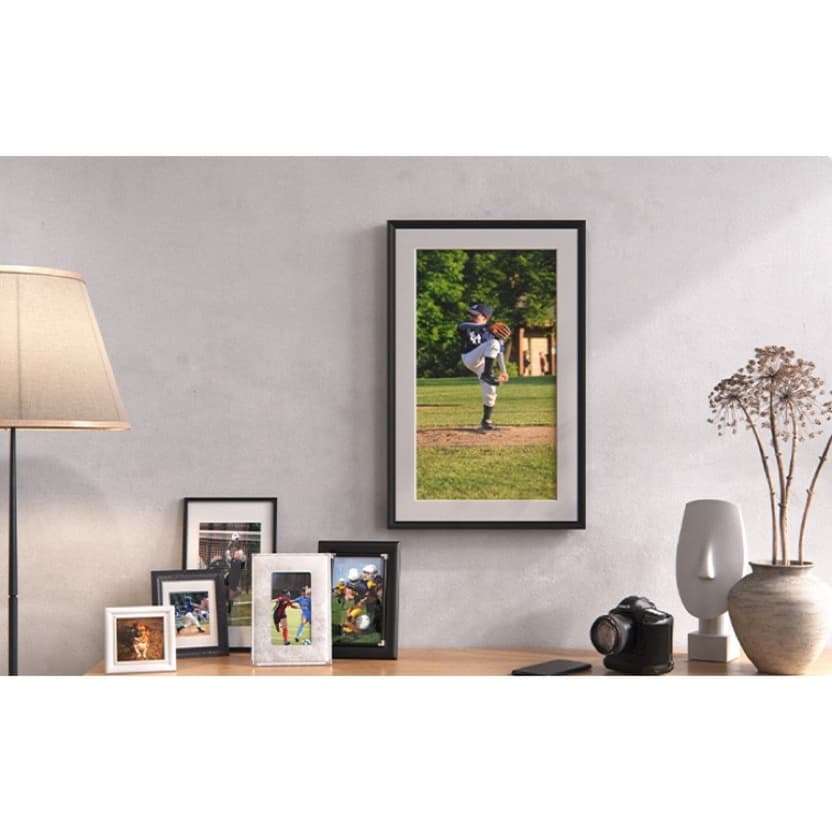 Netgear Meural Canvas II 21.5 inch smart art frame in black 16x24 format