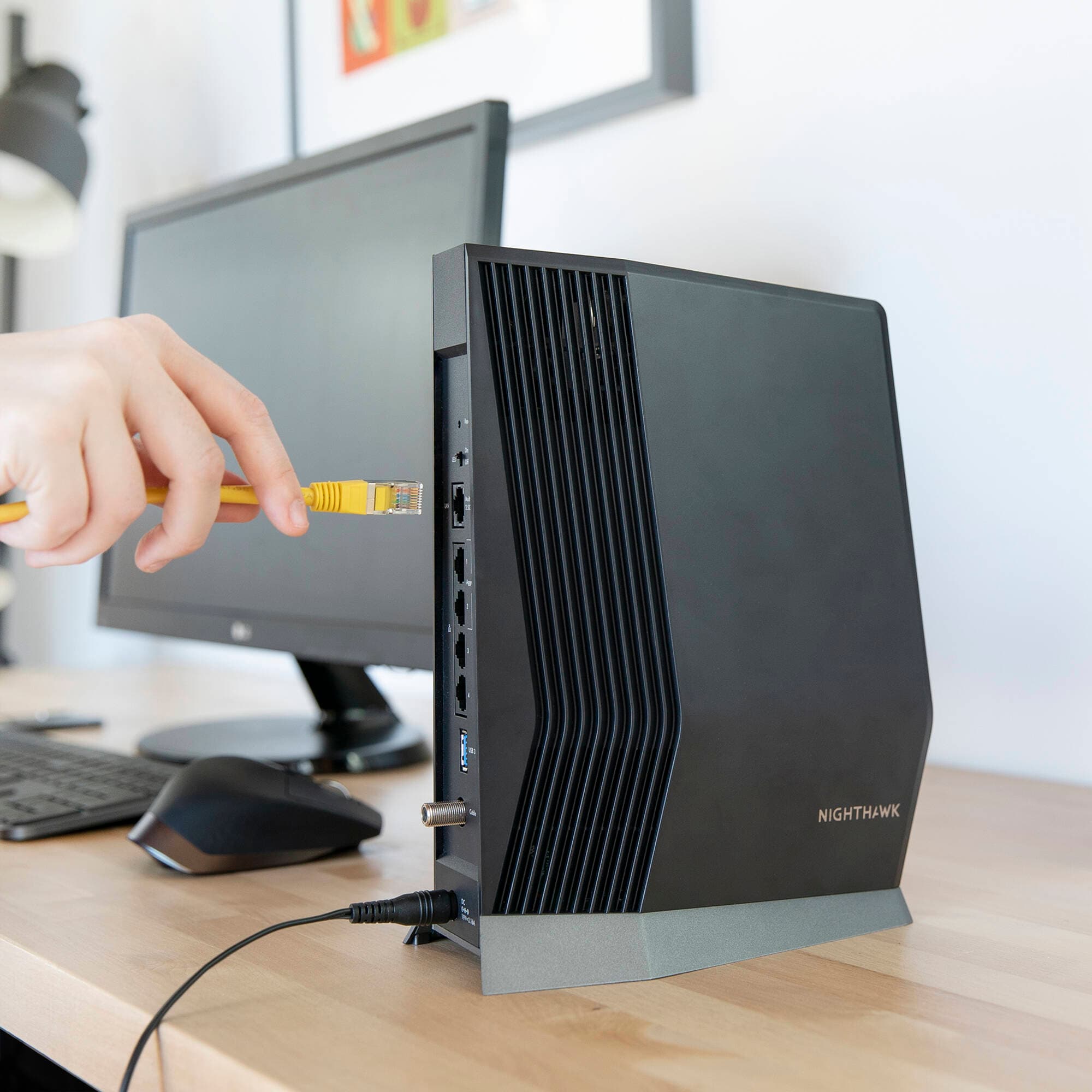 Netgear Nighthawk AX8 CAX80-100NAS WiFi 6 cable modem router